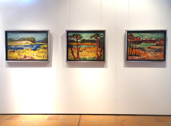 Blick in die Ausstellung, Pfeilersaal: Konrad Sommer und der Falter auf der Nase