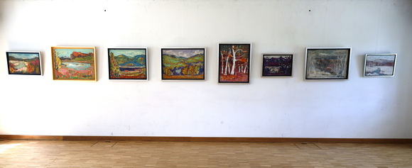 Blick in die Ausstellung Konrad Sommer: Ein bayerischer Maler aus Moosach, München 2024, Großer Saal 