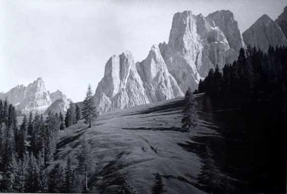 Konrad Sommer: Wörndljoch Alm, Dolomiten, Schwarzweißfoto, 1964