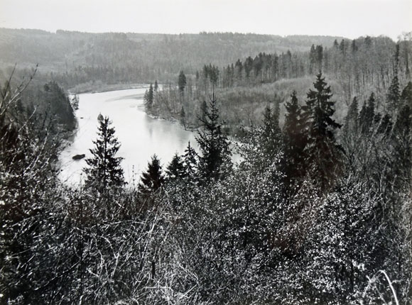Konrad Sommer: Isar mit Georgenstein, Schwarzweißfoto, 1959