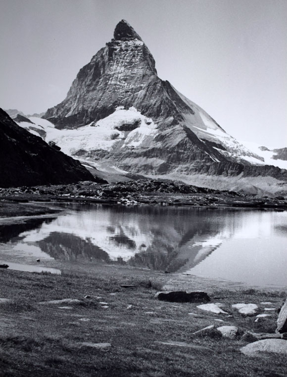 Konrad Sommer: Matterhorn vom Riffelsee, Schwarzweißfoto, 2.09.1964 